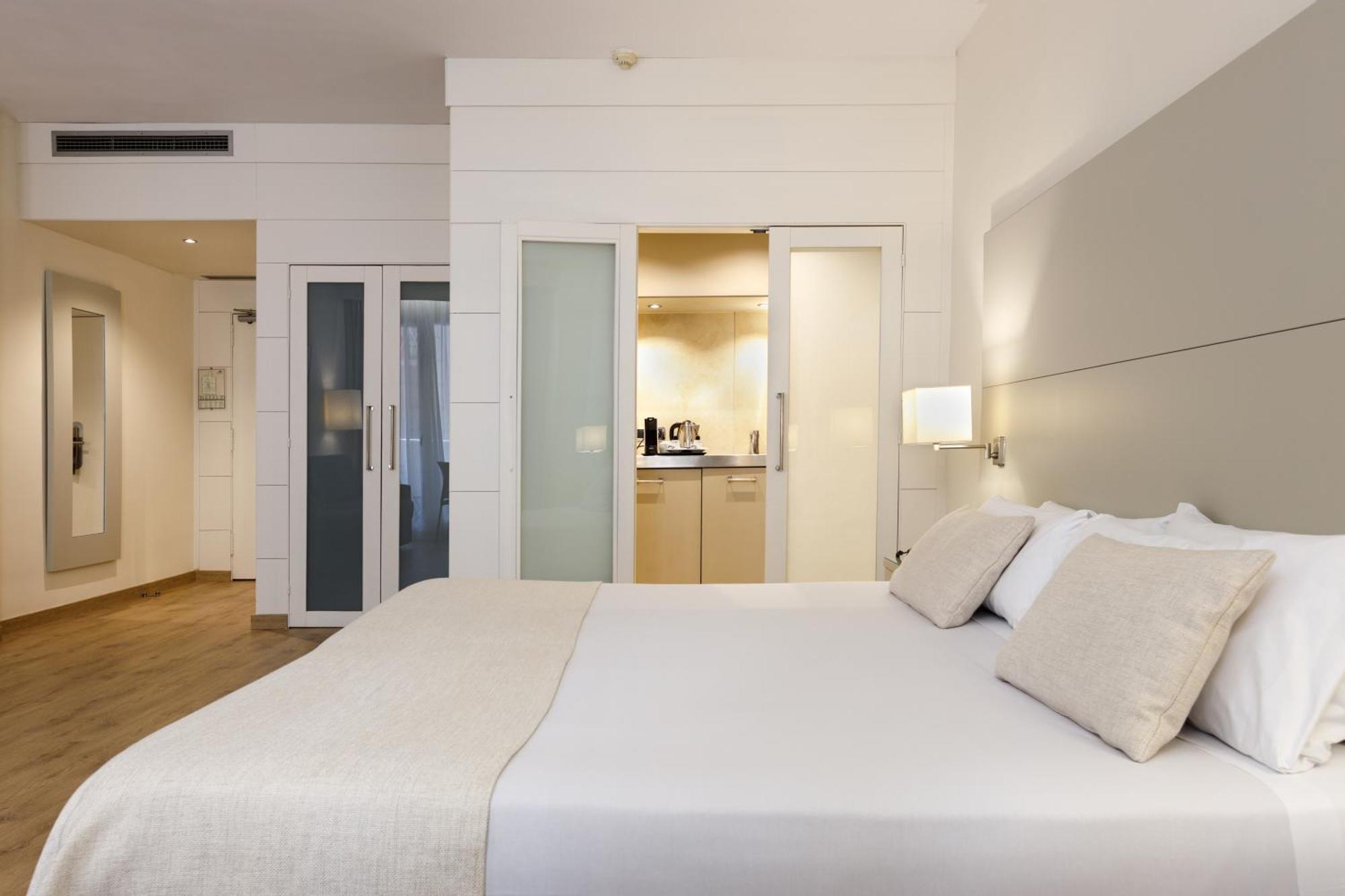 Aparthotel Mariano Cubi Barcelona Exterior photo
