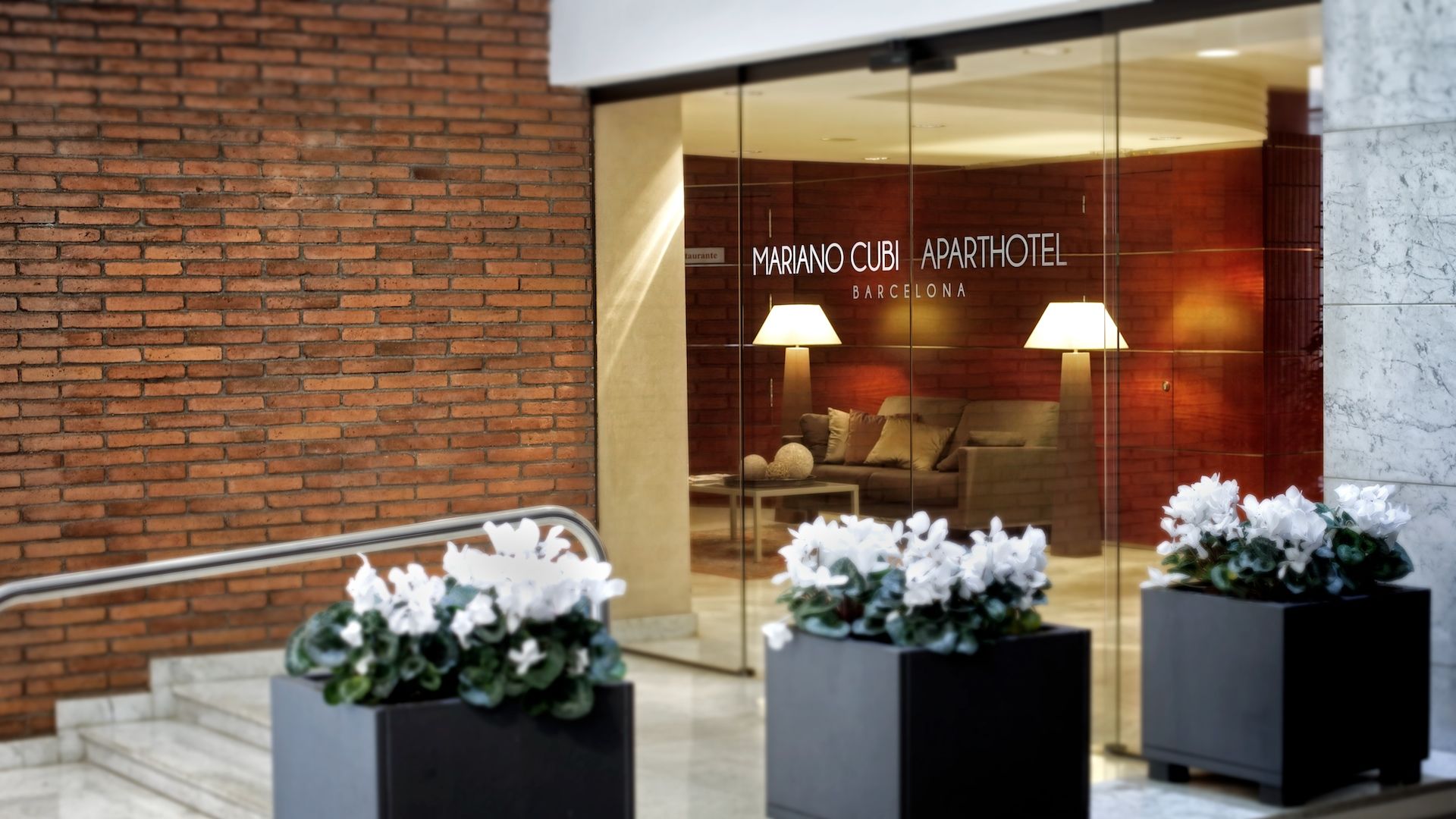Aparthotel Mariano Cubi Barcelona Exterior photo